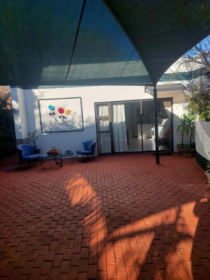 Sleep Eezy Cottages Benoni Exterior foto