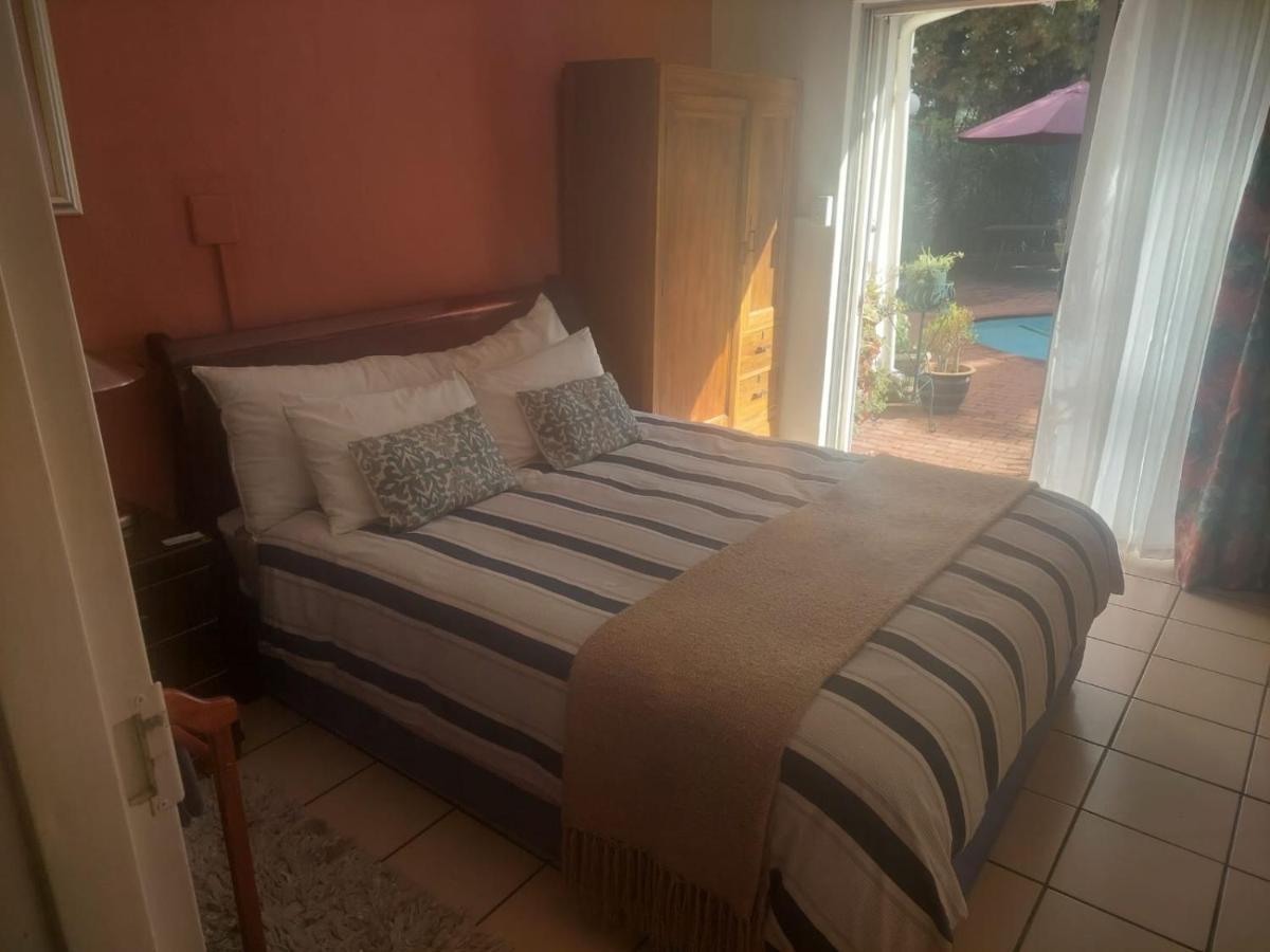 Sleep Eezy Cottages Benoni Exterior foto